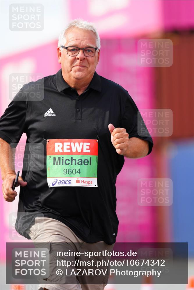 03.10.2026 - Köhlbrandbrückenlauf LAZAROV Photography http://msf.ph/oto/10674342 03.10.2026 13:53:48 Ziel 9604, 4926 meine-sportfotos.de