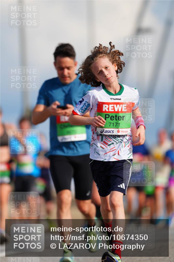 03.10.2026 - Köhlbrandbrückenlauf LAZAROV Photography http://msf.ph/oto/10674350 03.10.2026 15:26:39 Position 1 7171 meine-sportfotos.de