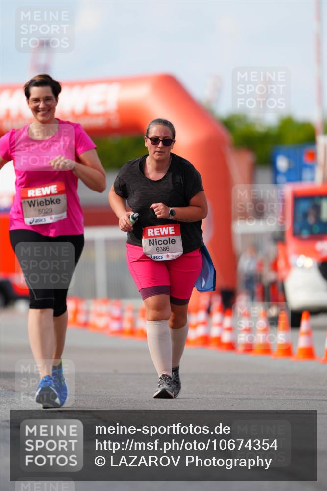 03.10.2026 - Köhlbrandbrückenlauf LAZAROV Photography http://msf.ph/oto/10674354 03.10.2026 13:54:06 Ziel 5029, 6366, 5029, 6366, 6541 meine-sportfotos.de