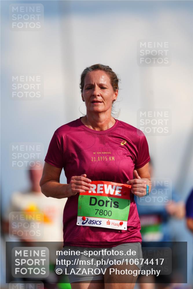 03.10.2026 - Köhlbrandbrückenlauf LAZAROV Photography http://msf.ph/oto/10674417 03.10.2026 15:26:49 Position 1 21, 0975, 7800 meine-sportfotos.de