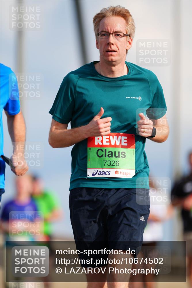 03.10.2026 - Köhlbrandbrückenlauf LAZAROV Photography http://msf.ph/oto/10674502 03.10.2026 15:27:06 Position 1 7326 meine-sportfotos.de