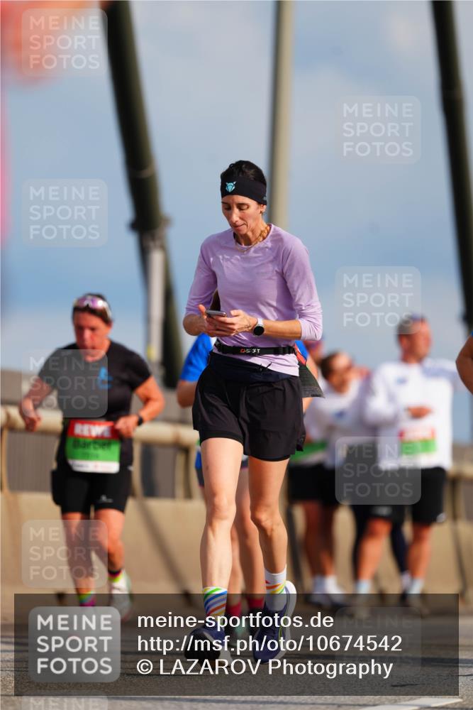 03.10.2026 - Köhlbrandbrückenlauf LAZAROV Photography http://msf.ph/oto/10674542 03.10.2026 15:27:15 Position 1  meine-sportfotos.de