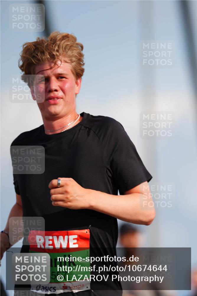 03.10.2026 - Köhlbrandbrückenlauf LAZAROV Photography http://msf.ph/oto/10674644 03.10.2026 15:27:35 Position 1 8557 meine-sportfotos.de