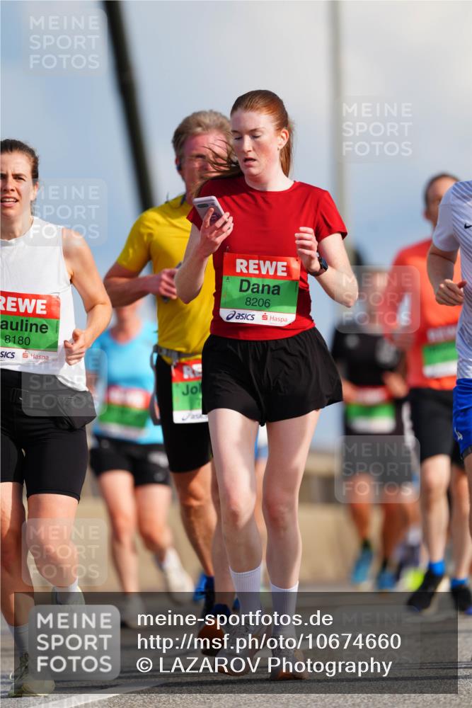 03.10.2026 - Köhlbrandbrückenlauf LAZAROV Photography http://msf.ph/oto/10674660 03.10.2026 15:27:37 Position 1 8180, 8206 meine-sportfotos.de
