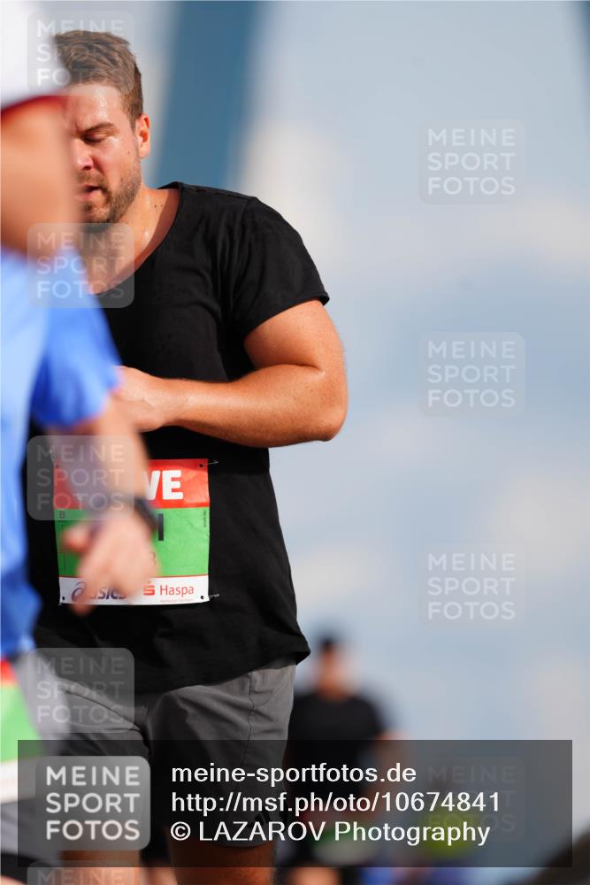 03.10.2026 - Köhlbrandbrückenlauf LAZAROV Photography http://msf.ph/oto/10674841 03.10.2026 15:28:11 Position 1  meine-sportfotos.de