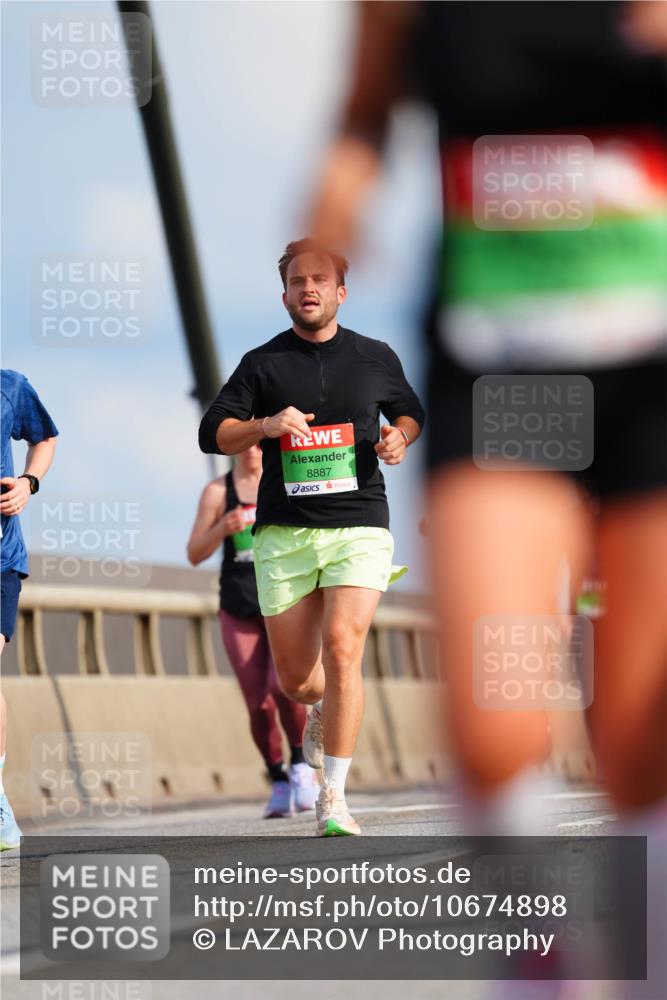 03.10.2026 - Köhlbrandbrückenlauf LAZAROV Photography http://msf.ph/oto/10674898 03.10.2026 15:28:21 Position 1 8887 meine-sportfotos.de