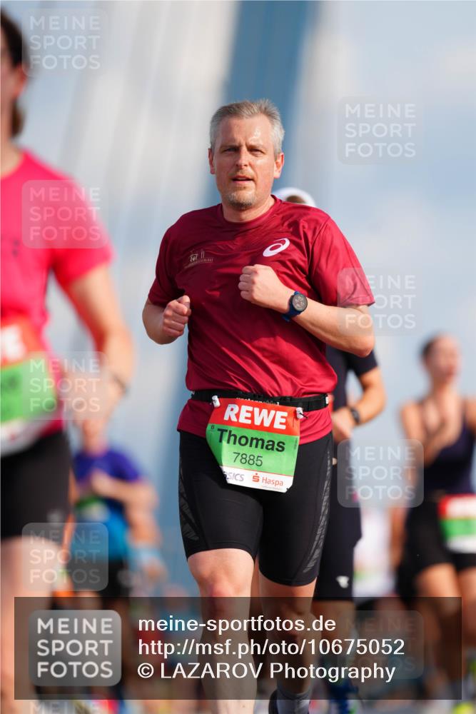 03.10.2026 - Köhlbrandbrückenlauf LAZAROV Photography http://msf.ph/oto/10675052 03.10.2026 15:28:44 Position 1 7885 meine-sportfotos.de