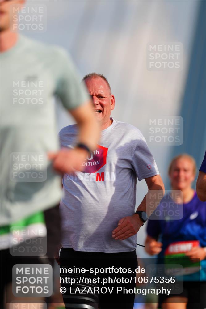 03.10.2026 - Köhlbrandbrückenlauf LAZAROV Photography http://msf.ph/oto/10675356 03.10.2026 15:29:38 Position 1  meine-sportfotos.de