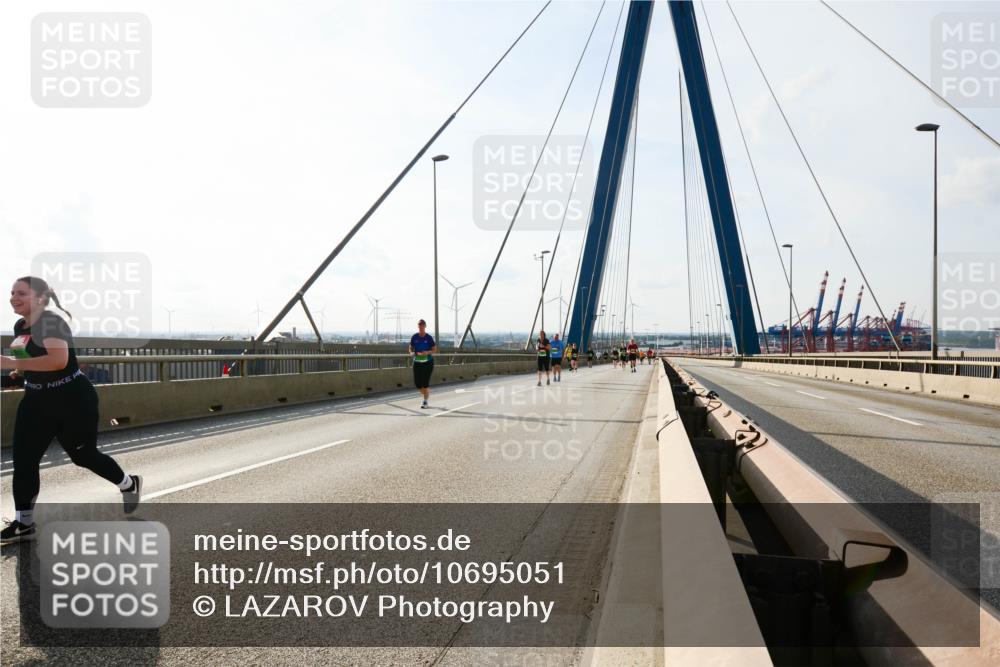 03.10.2026 - Köhlbrandbrückenlauf LAZAROV Photography http://msf.ph/oto/10695051 03.10.2026 16:07:21 Position 2  meine-sportfotos.de