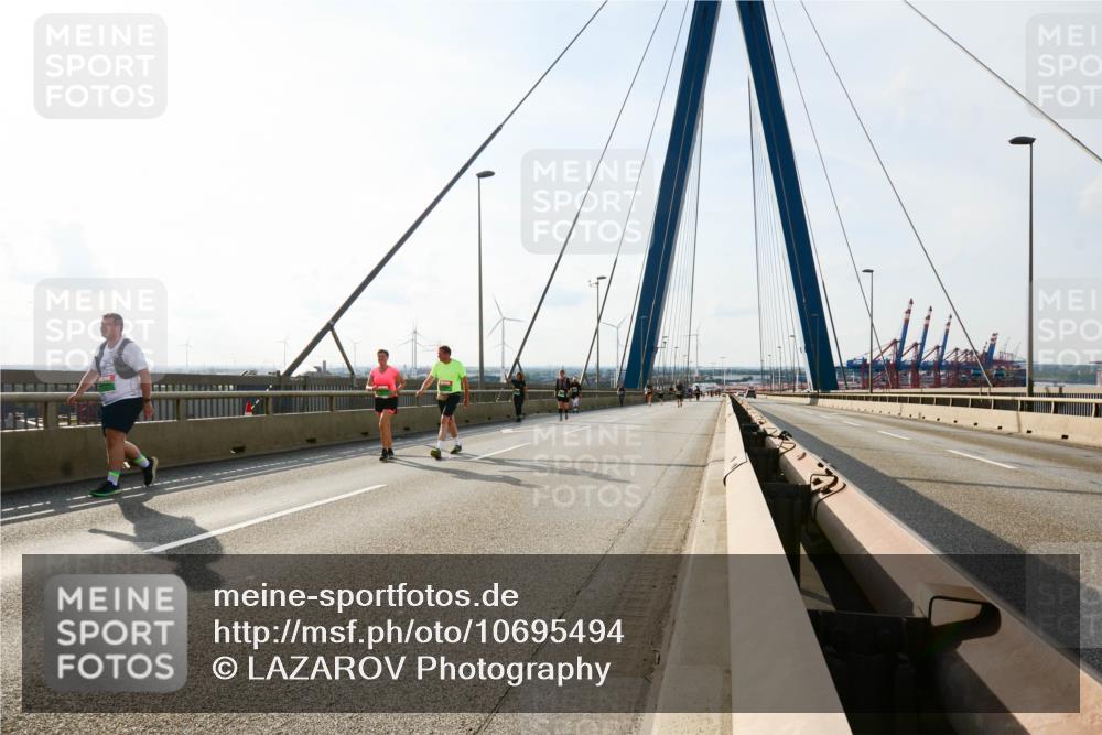 03.10.2026 - Köhlbrandbrückenlauf LAZAROV Photography http://msf.ph/oto/10695494 03.10.2026 16:09:06 Position 2 12 meine-sportfotos.de