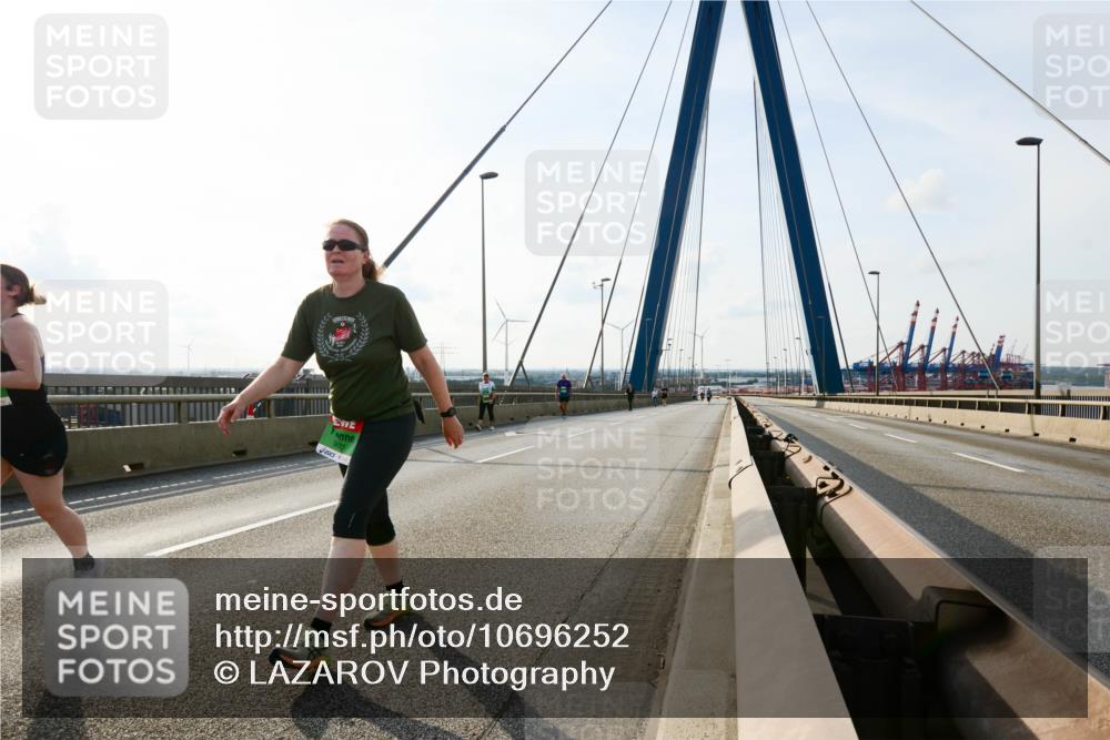 03.10.2026 - Köhlbrandbrückenlauf LAZAROV Photography http://msf.ph/oto/10696252 03.10.2026 16:12:35 Position 2 9027 meine-sportfotos.de