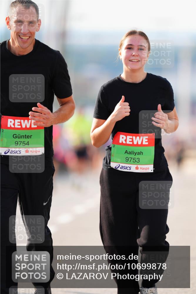 03.10.2026 - Köhlbrandbrückenlauf LAZAROV Photography http://msf.ph/oto/10699878 03.10.2026 16:08:41 Position 2 9754, 9753 meine-sportfotos.de