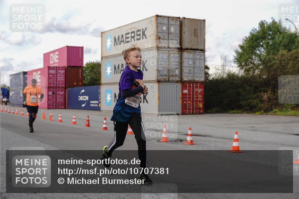 03.10.2026 - Köhlbrandbrückenlauf Michael Burmester http://msf.ph/oto/10707381 03.10.2026 13:53:18 Ziel 4666, 5404, 6190, 6353 meine-sportfotos.de