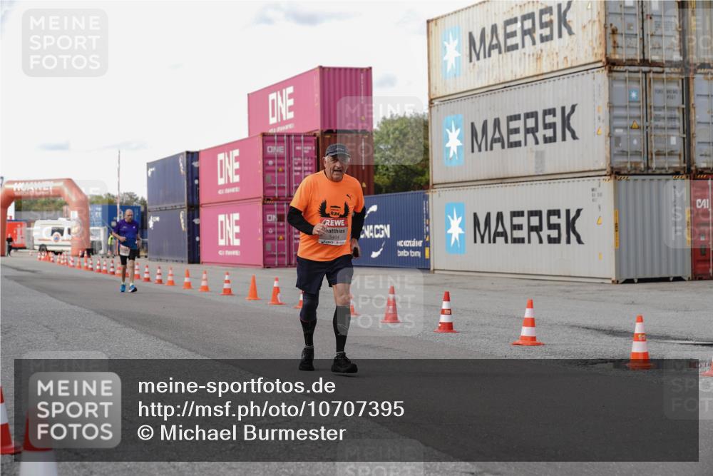 03.10.2026 - Köhlbrandbrückenlauf Michael Burmester http://msf.ph/oto/10707395 03.10.2026 13:53:20 Ziel 4666, 5404, 6190, 6353 meine-sportfotos.de