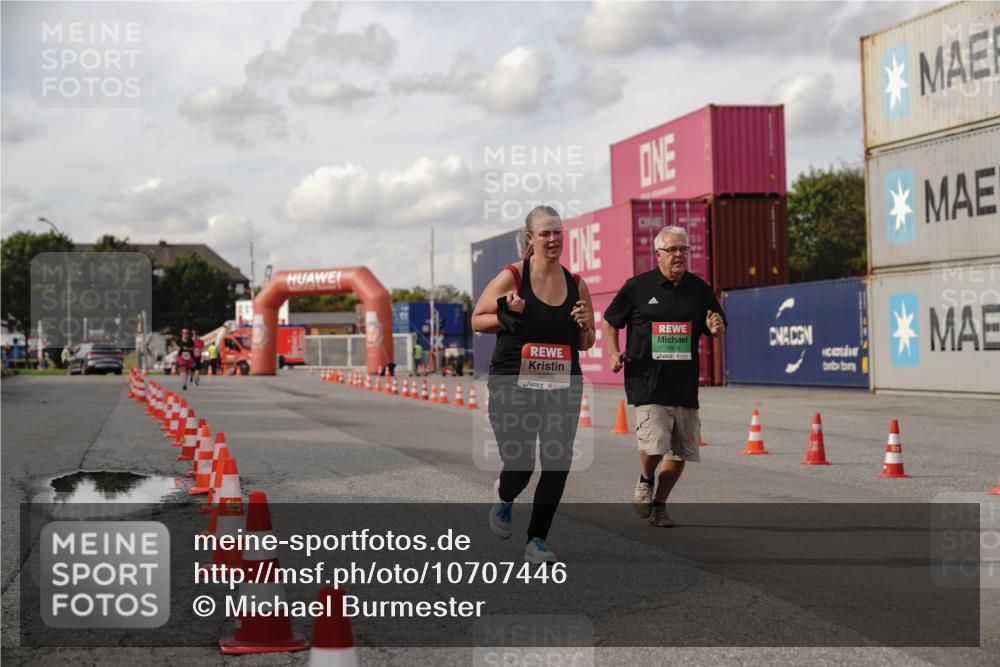 03.10.2026 - Köhlbrandbrückenlauf Michael Burmester http://msf.ph/oto/10707446 03.10.2026 13:53:40 Ziel 4854, 4926 meine-sportfotos.de