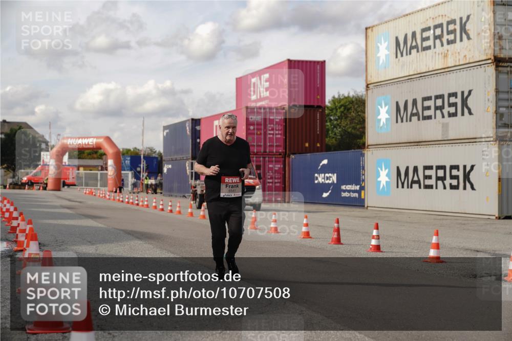 03.10.2026 - Köhlbrandbrückenlauf Michael Burmester http://msf.ph/oto/10707508 03.10.2026 13:54:09 Ziel 5029, 6366, 6541 meine-sportfotos.de