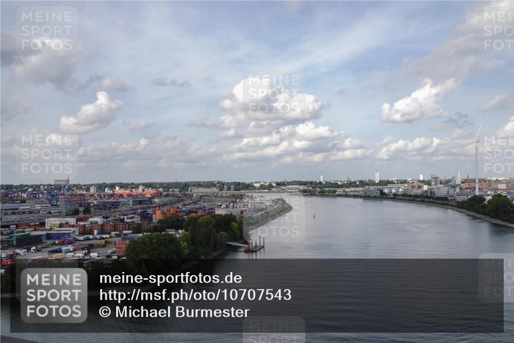 03.10.2026 - Köhlbrandbrückenlauf Michael Burmester http://msf.ph/oto/10707543 03.10.2026 14:53:33 Ziel  meine-sportfotos.de