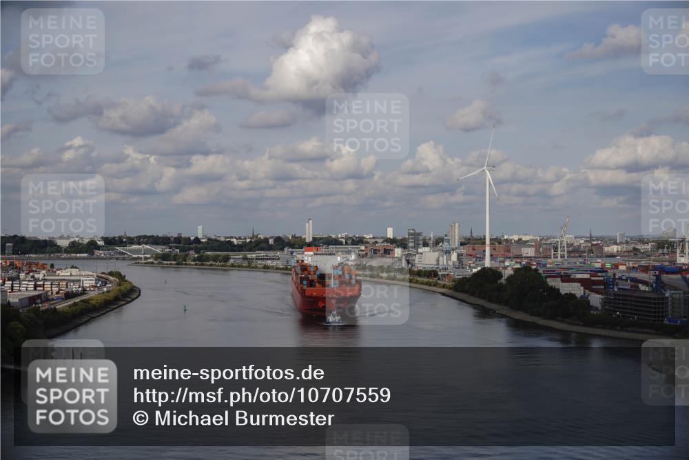 03.10.2026 - Köhlbrandbrückenlauf Michael Burmester http://msf.ph/oto/10707559 03.10.2026 15:01:48 Ziel  meine-sportfotos.de