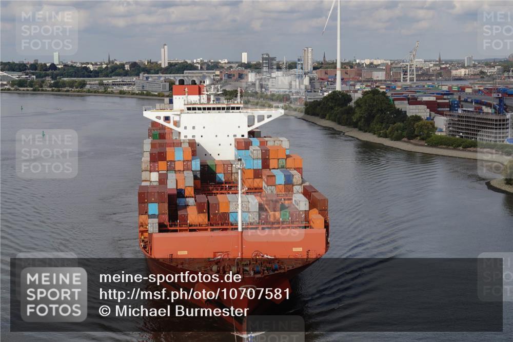 03.10.2026 - Köhlbrandbrückenlauf Michael Burmester http://msf.ph/oto/10707581 03.10.2026 15:04:03 Ziel  meine-sportfotos.de