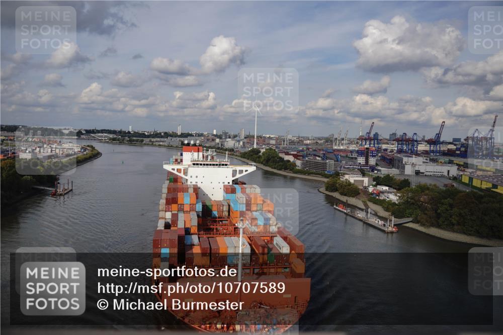 03.10.2026 - Köhlbrandbrückenlauf Michael Burmester http://msf.ph/oto/10707589 03.10.2026 15:04:31 Ziel  meine-sportfotos.de