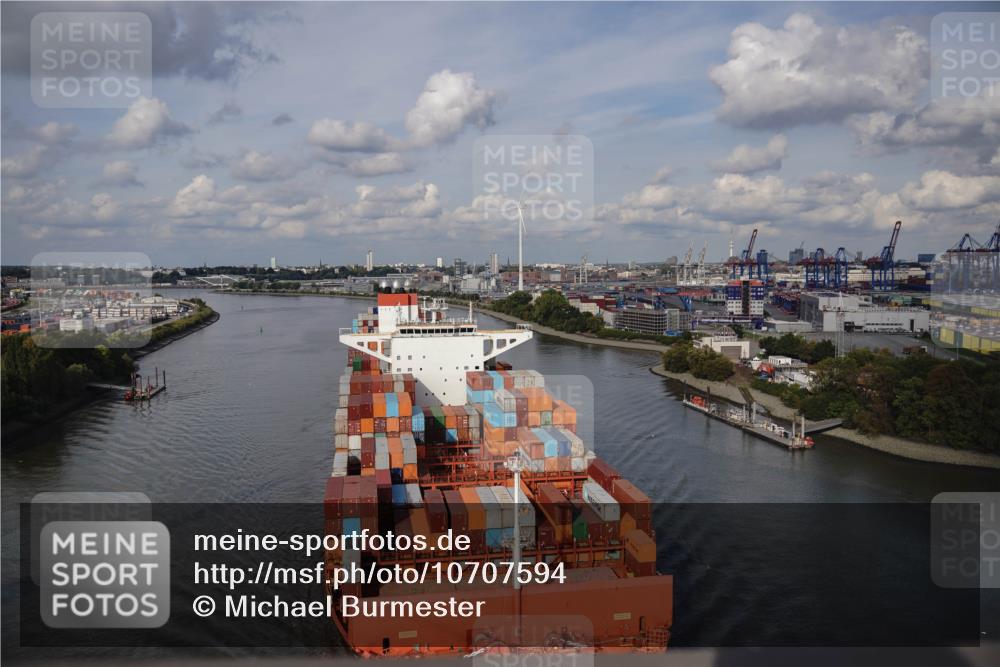 03.10.2026 - Köhlbrandbrückenlauf Michael Burmester http://msf.ph/oto/10707594 03.10.2026 15:04:34 Ziel  meine-sportfotos.de