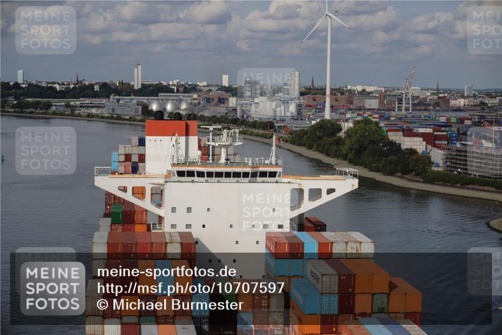03.10.2026 - Köhlbrandbrückenlauf Michael Burmester http://msf.ph/oto/10707597 03.10.2026 15:04:38 Ziel  meine-sportfotos.de