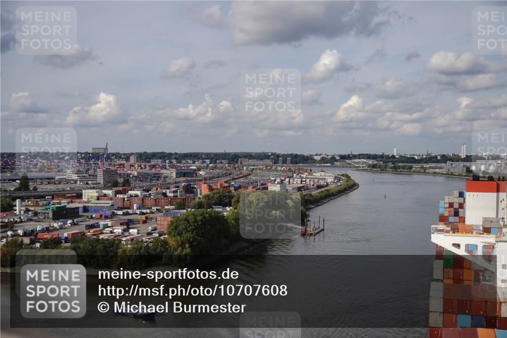 03.10.2026 - Köhlbrandbrückenlauf Michael Burmester http://msf.ph/oto/10707608 03.10.2026 15:04:54 Ziel  meine-sportfotos.de