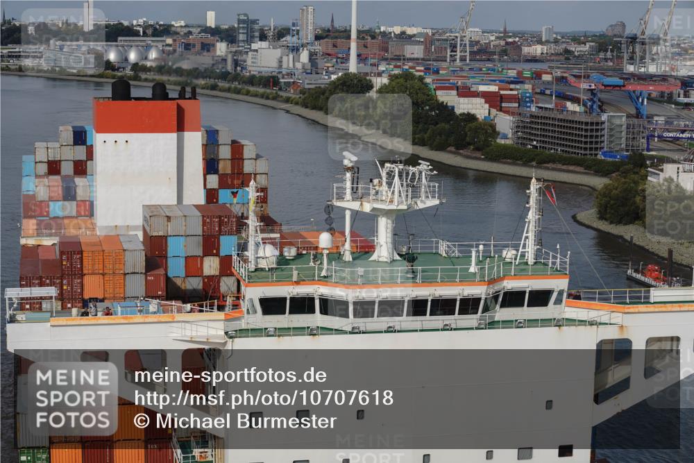 03.10.2026 - Köhlbrandbrückenlauf Michael Burmester http://msf.ph/oto/10707618 03.10.2026 15:05:05 Ziel  meine-sportfotos.de