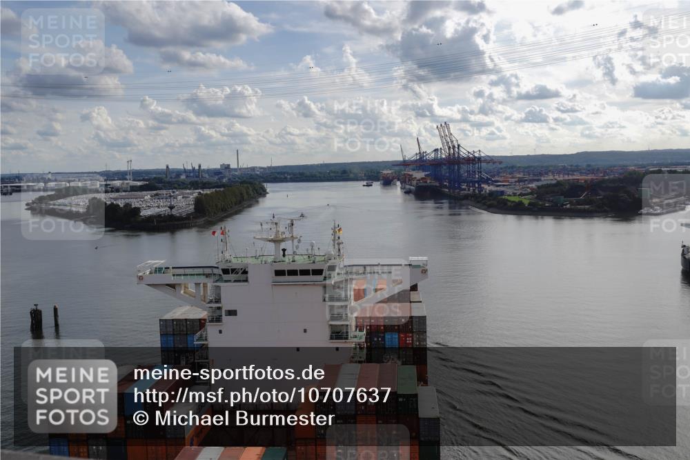 03.10.2026 - Köhlbrandbrückenlauf Michael Burmester http://msf.ph/oto/10707637 03.10.2026 15:06:02 Ziel  meine-sportfotos.de