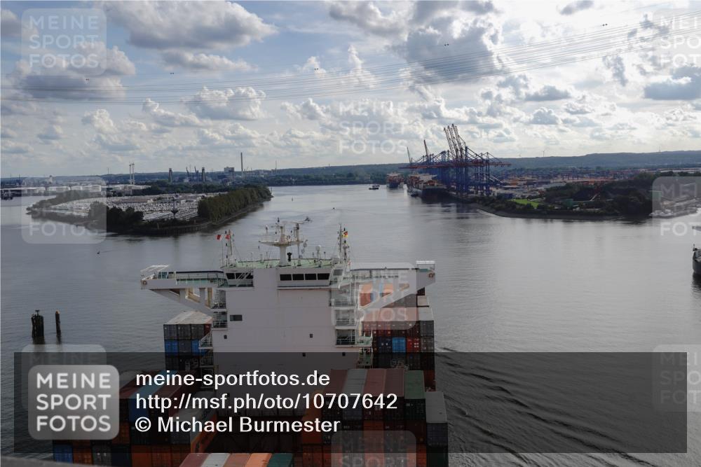03.10.2026 - Köhlbrandbrückenlauf Michael Burmester http://msf.ph/oto/10707642 03.10.2026 15:06:02 Ziel  meine-sportfotos.de
