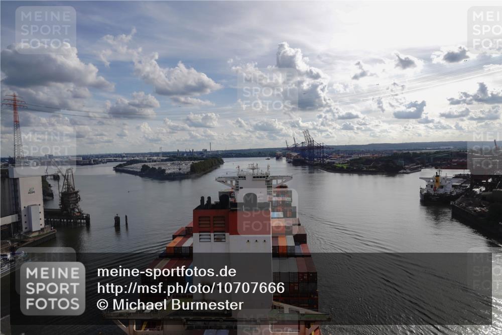 03.10.2026 - Köhlbrandbrückenlauf Michael Burmester http://msf.ph/oto/10707666 03.10.2026 15:06:26 Ziel  meine-sportfotos.de