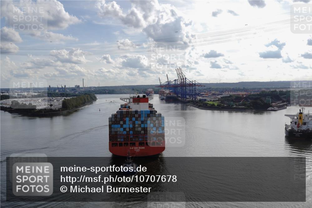 03.10.2026 - Köhlbrandbrückenlauf Michael Burmester http://msf.ph/oto/10707678 03.10.2026 15:07:40 Ziel  meine-sportfotos.de