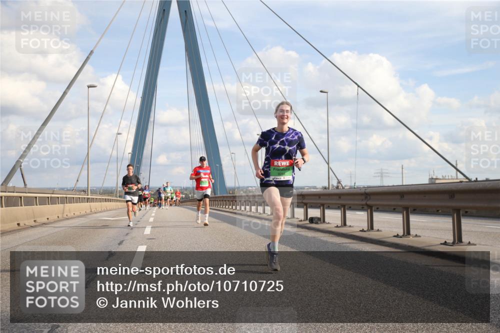 03.10.2026 - Köhlbrandbrückenlauf Jannik Wohlers http://msf.ph/oto/10710725 03.10.2026 15:20:57 Position 1 8254 meine-sportfotos.de