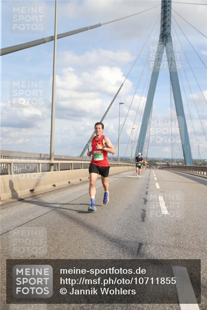 03.10.2026 - Köhlbrandbrückenlauf Jannik Wohlers http://msf.ph/oto/10711855 03.10.2026 15:18:32 Position 1  meine-sportfotos.de