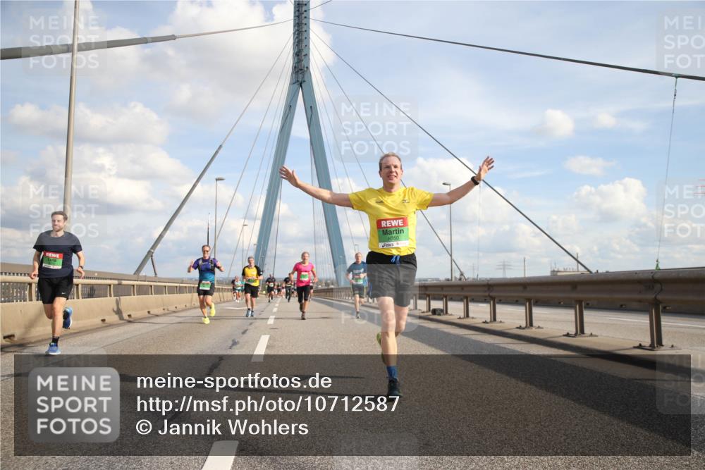 03.10.2026 - Köhlbrandbrückenlauf Jannik Wohlers http://msf.ph/oto/10712587 03.10.2026 15:24:18 Position 1 8350 meine-sportfotos.de