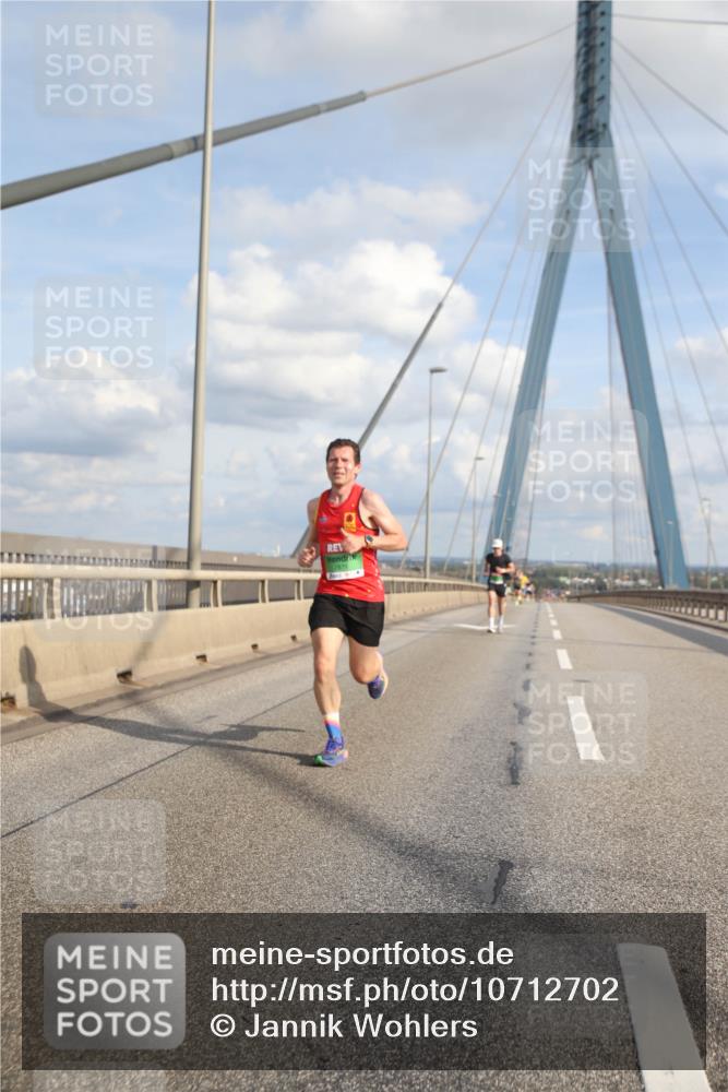 03.10.2026 - Köhlbrandbrückenlauf Jannik Wohlers http://msf.ph/oto/10712702 03.10.2026 15:18:32 Position 1  meine-sportfotos.de