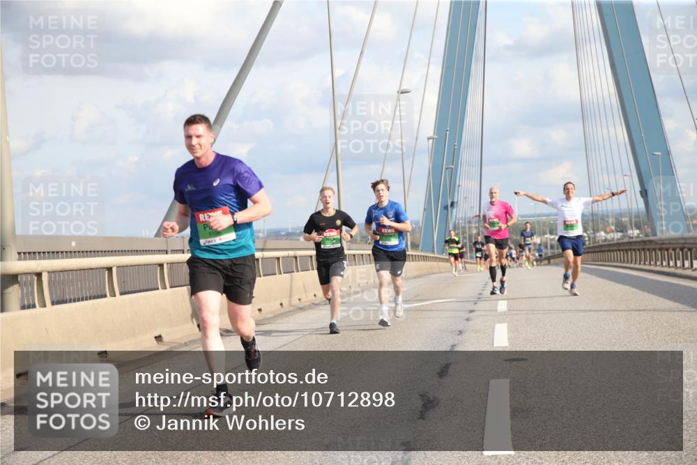 03.10.2026 - Köhlbrandbrückenlauf Jannik Wohlers http://msf.ph/oto/10712898 03.10.2026 15:19:40 Position 1 8106 meine-sportfotos.de