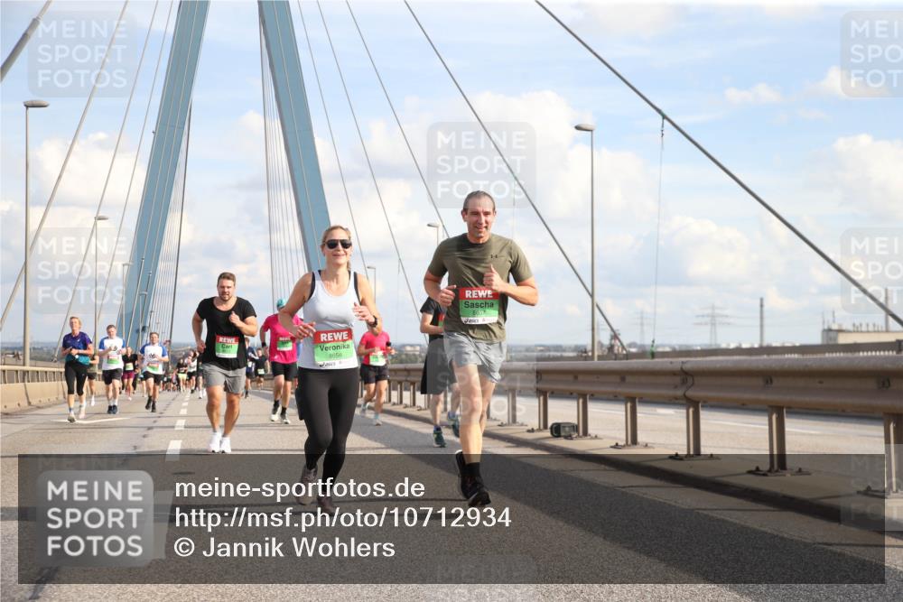 03.10.2026 - Köhlbrandbrückenlauf Jannik Wohlers http://msf.ph/oto/10712934 03.10.2026 15:27:27 Position 1 8656, 8657 meine-sportfotos.de