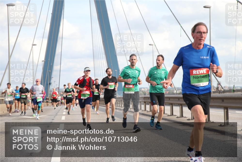 03.10.2026 - Köhlbrandbrückenlauf Jannik Wohlers http://msf.ph/oto/10713046 03.10.2026 15:23:08 Position 1 56, 56, 56, 7457 meine-sportfotos.de