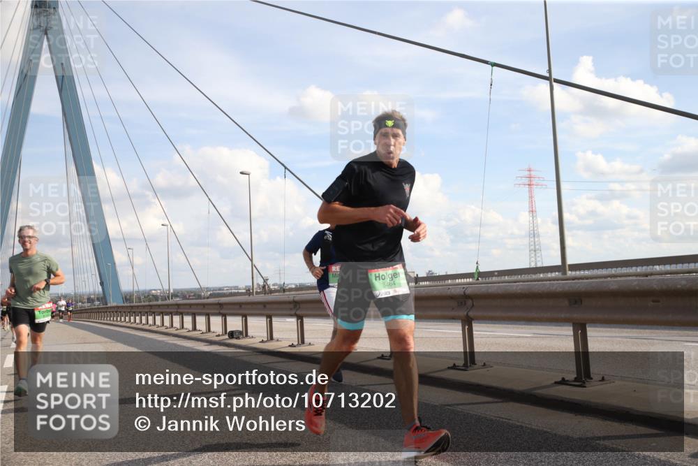 03.10.2026 - Köhlbrandbrückenlauf Jannik Wohlers http://msf.ph/oto/10713202 03.10.2026 15:25:53 Position 1 8464 meine-sportfotos.de