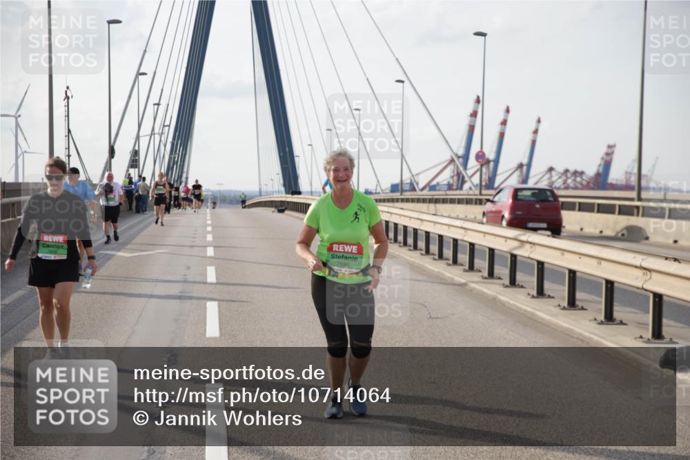 03.10.2026 - Köhlbrandbrückenlauf Jannik Wohlers http://msf.ph/oto/10714064 03.10.2026 16:09:08 Position 2 7603, 7590 meine-sportfotos.de