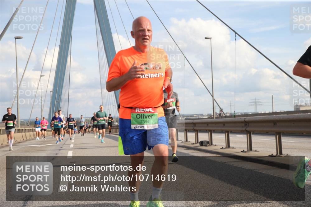 03.10.2026 - Köhlbrandbrückenlauf Jannik Wohlers http://msf.ph/oto/10714619 03.10.2026 15:25:04 Position 1 7384 meine-sportfotos.de