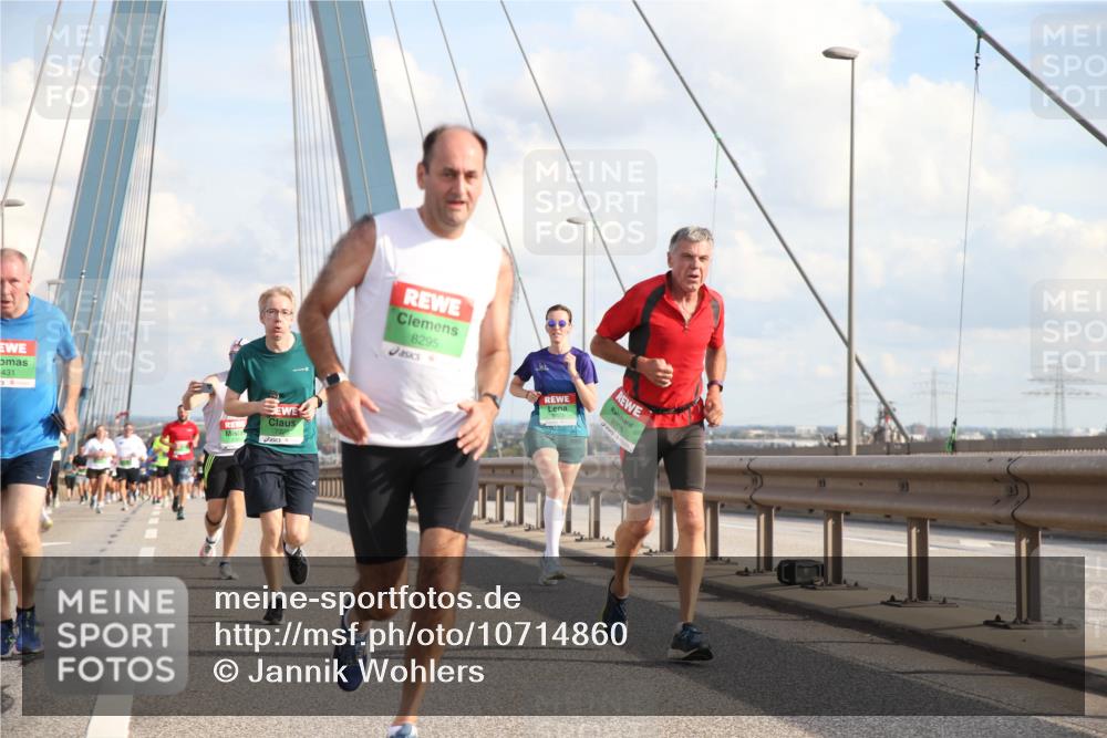 03.10.2026 - Köhlbrandbrückenlauf Jannik Wohlers http://msf.ph/oto/10714860 03.10.2026 15:26:24 Position 1 431, 7326, 8295 meine-sportfotos.de