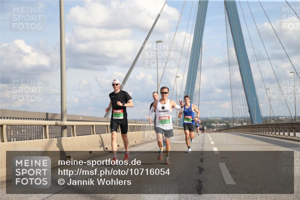 03.10.2026 - Köhlbrandbrückenlauf Jannik Wohlers http://msf.ph/oto/10716054 03.10.2026 15:17:57 Position 1 1111 meine-sportfotos.de