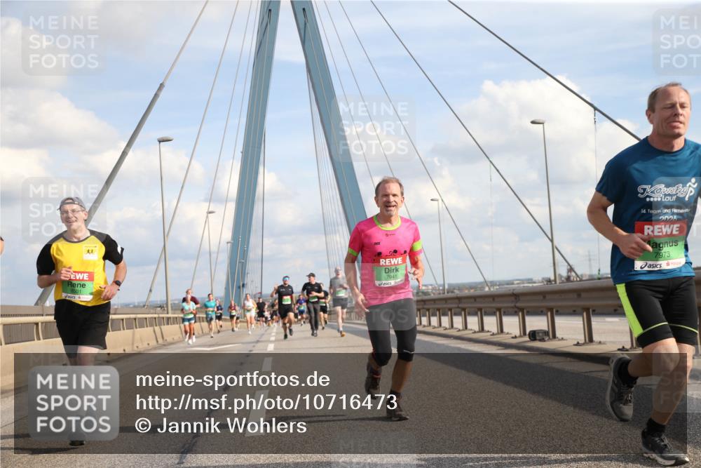 03.10.2026 - Köhlbrandbrückenlauf Jannik Wohlers http://msf.ph/oto/10716473 03.10.2026 15:24:20 Position 1 8501, 7941, 14, 2026, 7973 meine-sportfotos.de