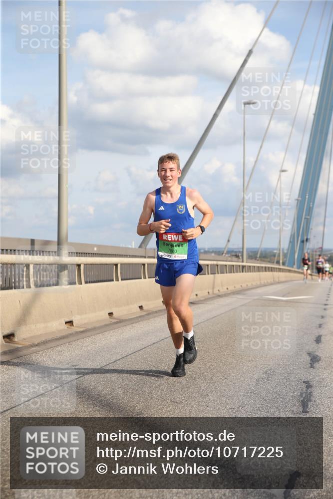 03.10.2026 - Köhlbrandbrückenlauf Jannik Wohlers http://msf.ph/oto/10717225 03.10.2026 15:18:06 Position 1 7880 meine-sportfotos.de