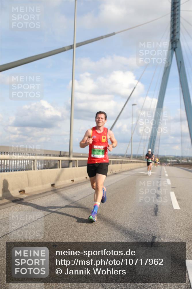 03.10.2026 - Köhlbrandbrückenlauf Jannik Wohlers http://msf.ph/oto/10717962 03.10.2026 15:18:33 Position 1 7871 meine-sportfotos.de
