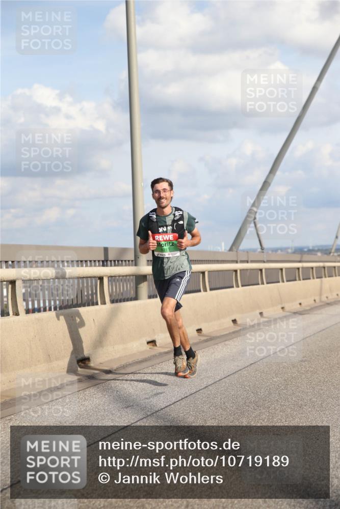 03.10.2026 - Köhlbrandbrückenlauf Jannik Wohlers http://msf.ph/oto/10719189 03.10.2026 15:19:05 Position 1 8215 meine-sportfotos.de