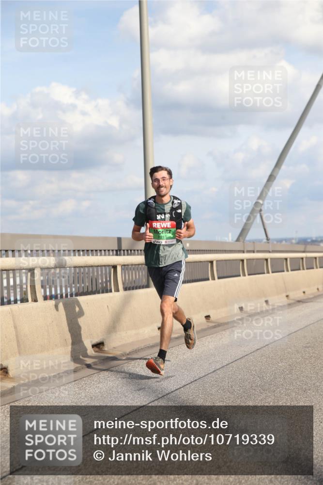03.10.2026 - Köhlbrandbrückenlauf Jannik Wohlers http://msf.ph/oto/10719339 03.10.2026 15:19:05 Position 1 8215 meine-sportfotos.de