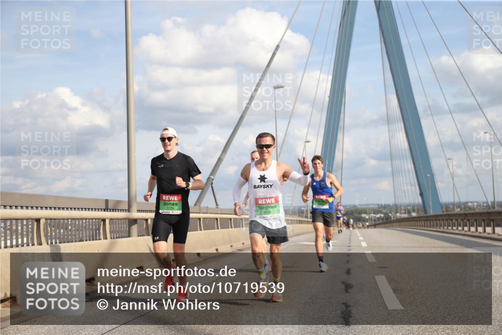 03.10.2026 - Köhlbrandbrückenlauf Jannik Wohlers http://msf.ph/oto/10719539 03.10.2026 15:17:58 Position 1 7774, 8046 meine-sportfotos.de